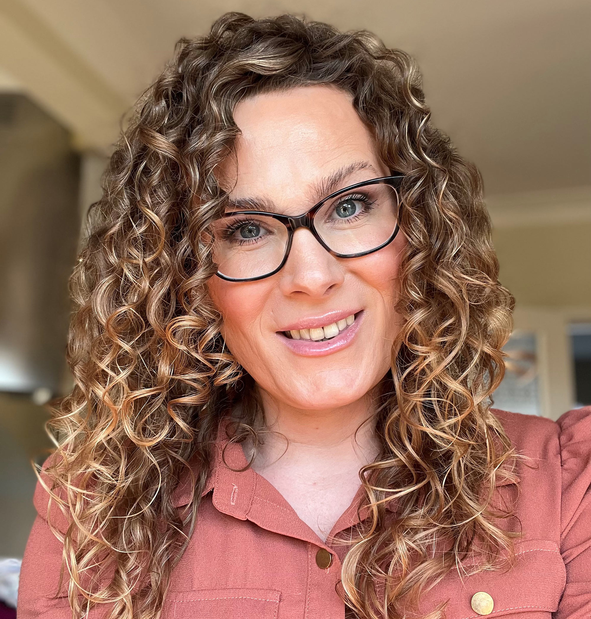 Sionice Philips smiling at the camera with beautiful curly hair